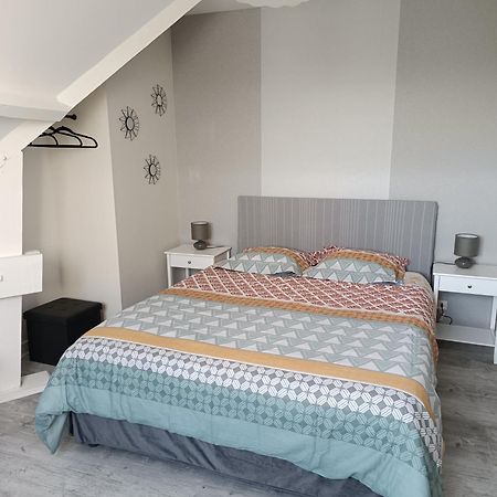 Grande Maison De Plain Pied Avec Jardin Arbore. Champignelles Exteriör bild
