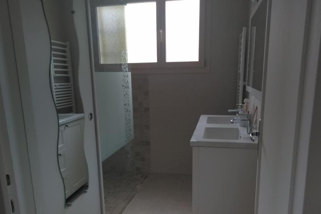 Grande Maison De Plain Pied Avec Jardin Arbore. Champignelles Exteriör bild